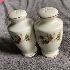VINTAGE SET OF CHRISTMAS SALT AND PEPPER SHAKERS